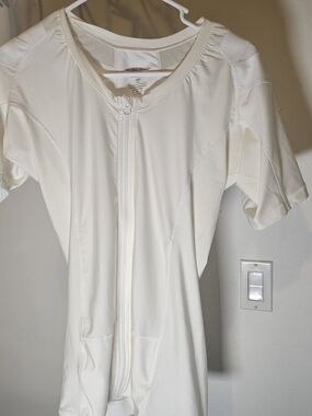 Alignmed Postural Fitness Compression Shirt
Size: Medium
Color: White
Polyamide